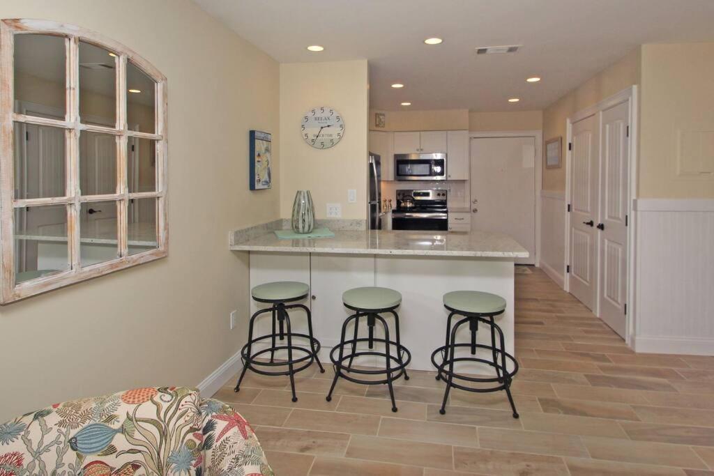 Cute 2 Bedroom, 2 Bath Condo At Folly Field Beach Hilton Head Island Zewnętrze zdjęcie